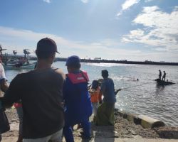Tim SAR Gabungan Satpolairud Polres Situbondo Berhasil Evakuasi Awak Servis Boat di Perairan Mangaran