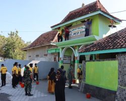 Revitalisasi Situs Religi, Polres Pamekasan Beri Bantuan untuk UMKM di Pasarean Batu Ampar