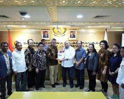 Dukung Perjuangan DPD RI, BAMAG LKK Indonesia Sematkan LaNyalla PIN 'The Miracle of Nusantara'