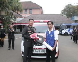 Wujudkan Kolaborasi Kemanusiaan, Polresta Malang Kota Serahkan Ambulans Makota Presisi