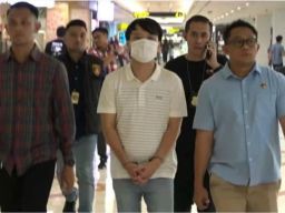 Ivan Sugianto Terlihat Garang Saat Paksa Siswa Menggonggong, Giliran Digelandang Polisi Kicep