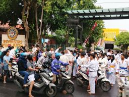 Berbagi di Bulan Ramadan, Jujitsan Dojo Wijaya Putra Bagikan Takjil dan Santuni Yatim Piatu