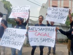 Sampah Fajar Paper Menumpuk, PT Xaviera Global Synergy Jadi Sasaran Demo