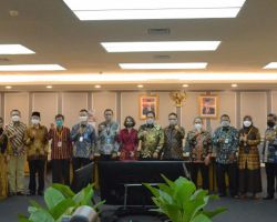 Setjen DPR Lepas 4 Pegawai Purna Bakti