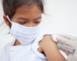 Guru Besar FK UI: Perlu Percepatan Vaksin Anak dan Lansia