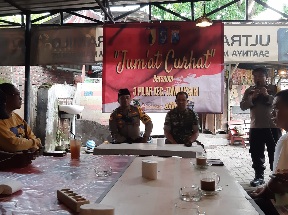 Kapolsek Tambaksari Tampung Aspirasi Warga Melalui Program Jum'at Curhat