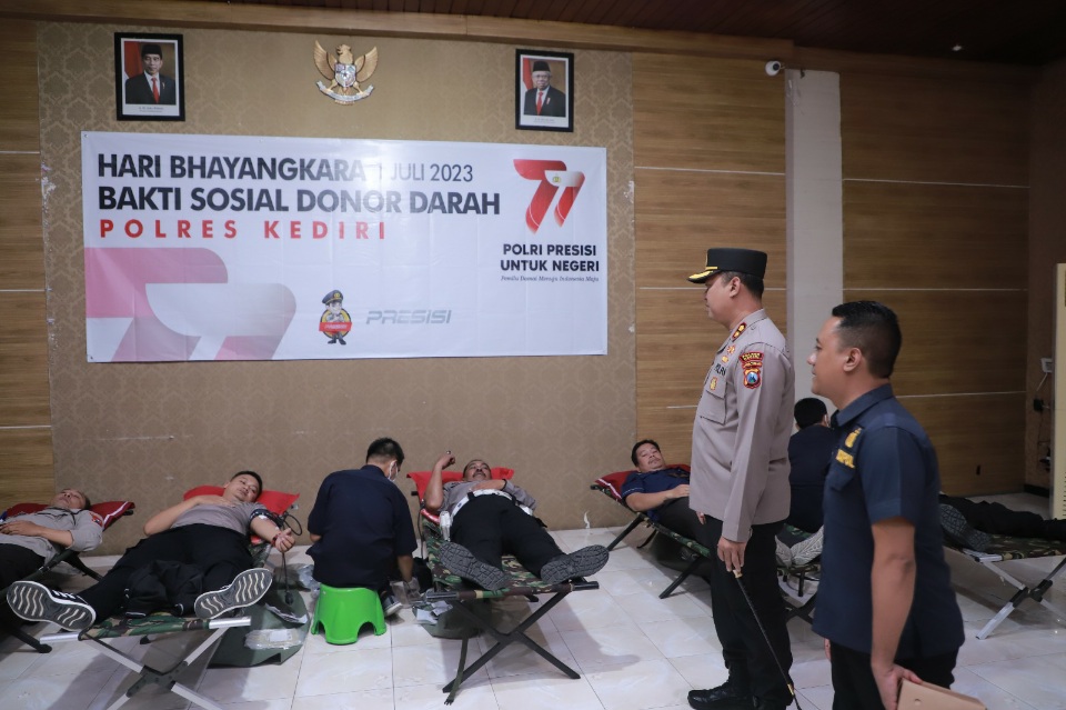 Peringati Hari Bhayangkara ke-77, Polres Kediri Gelar Bakti Kesehatan