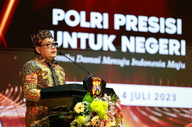 Gelar Ludruk, Polda Jatim Sampaikan Pesan Kamtibmas Pemilu Damai dan Bersih dari Narkoba