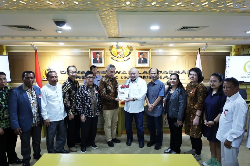 Dukung Perjuangan DPD RI, BAMAG LKK Indonesia Sematkan LaNyalla PIN 'The Miracle of Nusantara'