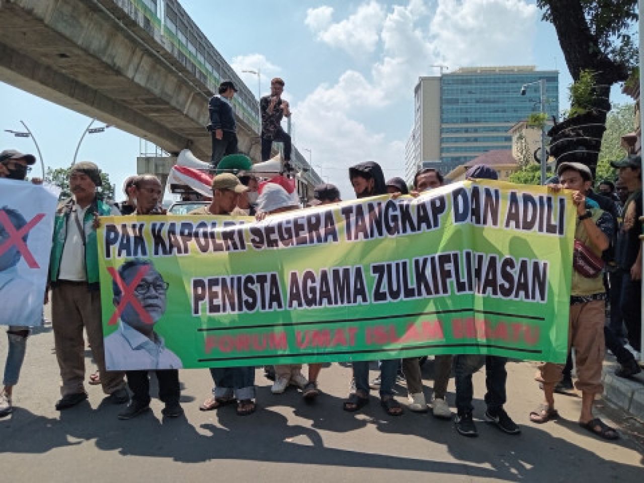 Massa FIB Desak Mabes Polri Tangkap Zulkifli Hasan