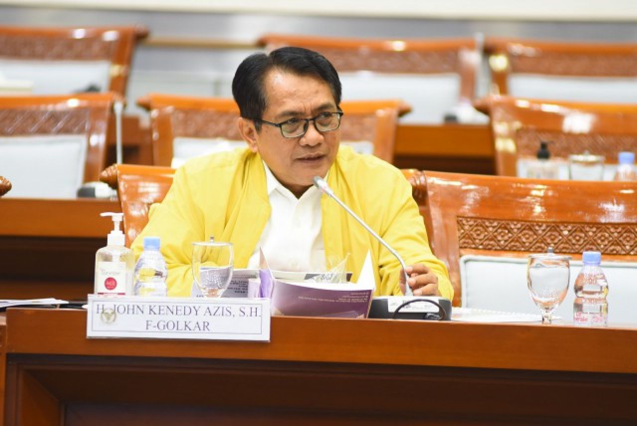 Anggota Komisi VIII DPR RI John Kenedy Azis saat mengikuti pertemuan Rapat Kerja (Raker) dengan BPKH di Gedung Parlemen, Jakarta, (4/12/2023). Foto: dpr.go
