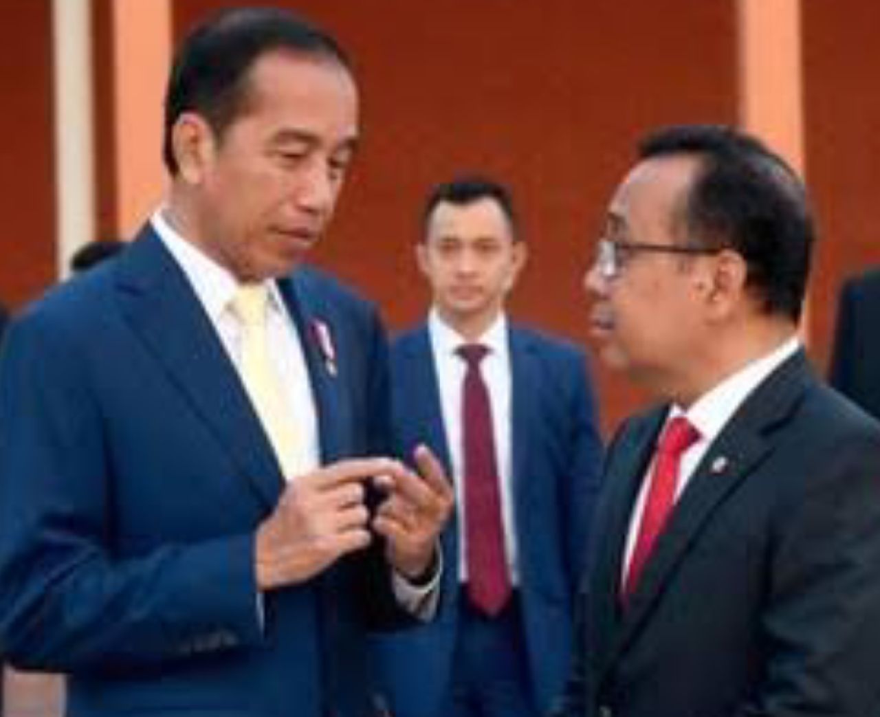 Kenakan Dasi Kuning, Jokowi Dinilai Lebih Nyaman Dengan Golkar