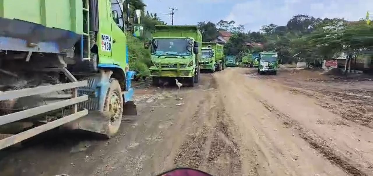 Jalan Rusak Parah Akibat Dilalui Truk Tambang, Warga Parung Panjang Mengadu ke DPR RI
