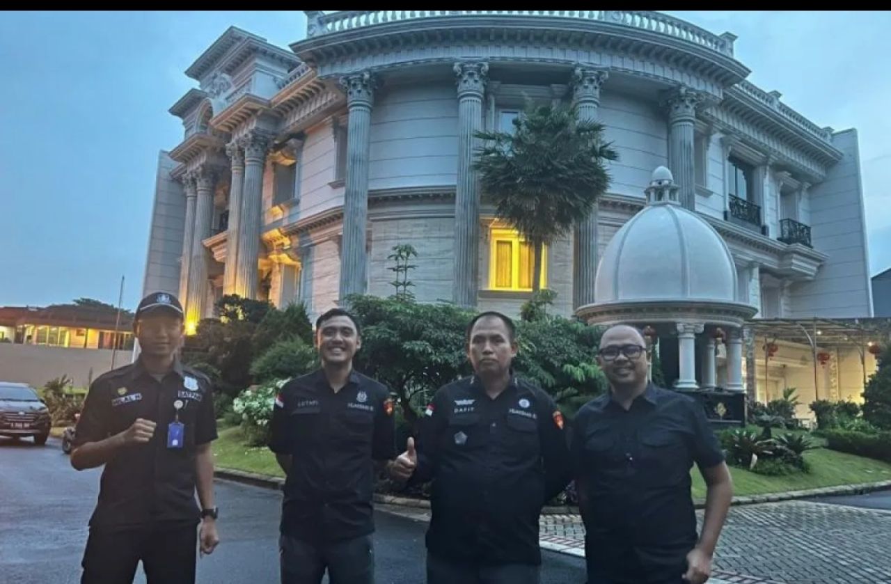 Rumah mewah di kawasan Summarecon Serpong, Banten, milik Tamron Tamsil alias Aon (TN), tersangka kasus korupsi timah.