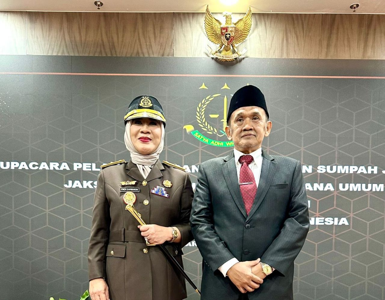 Kajati NTB Enen Saribanon bersama Abdul Rosyad Irwan (suami)