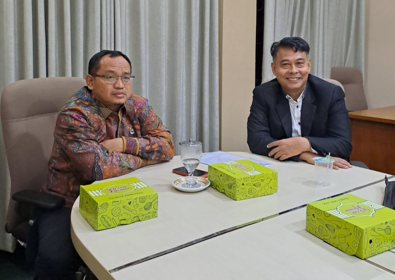 Ketua DPRD Kota Bekasi Sardi Efendi bersama PJ Kadin Kota Bekasi Qadar Ruslan Siregar