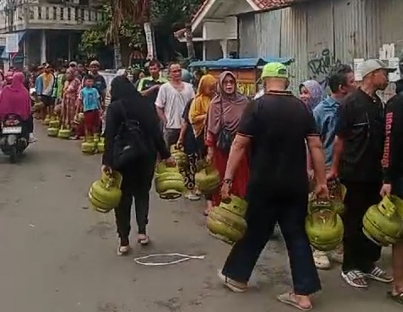 Kelangkaan Gas Elpiji 3 Kg: Pengalihan Isu Atau Manuver Raja Kecil