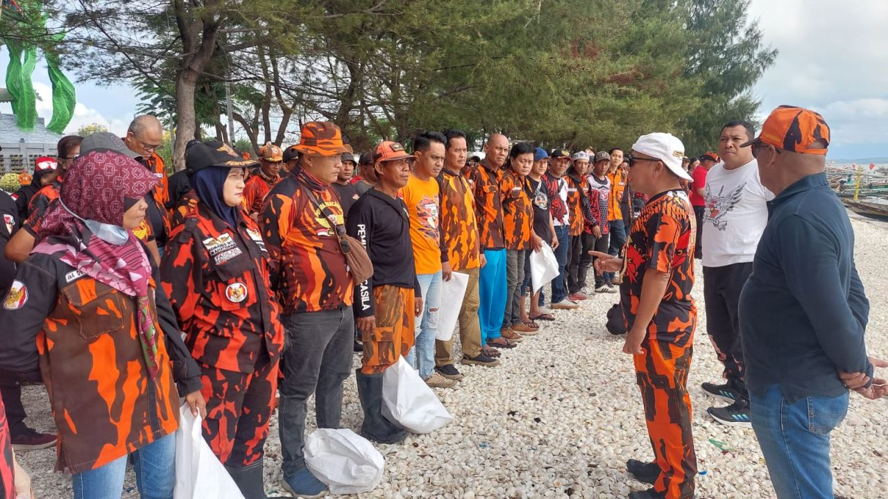 Pemuda Pancasila Surabaya Gelar Aksi Bersih-Bersih Pantai Kenjeran