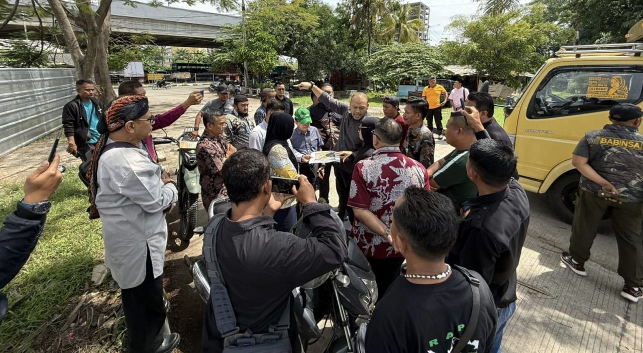 Kuasa Hukum Ahli Waris Tinjau Lokasi Tanah Sengketa di Kelurahan Larangan Cirebon