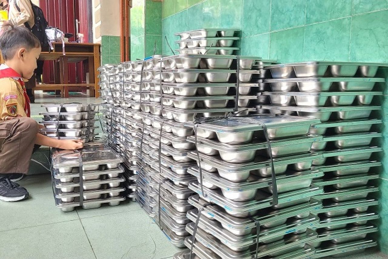 Buntut Banyaknya Kasus Siswa Keracunan MBG, Prabowo Didesak Copot Kepala BGN