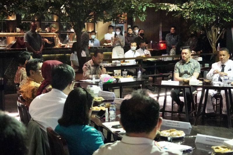 Menteri Investasi Dalami Kasus Perizinan Holywings Group